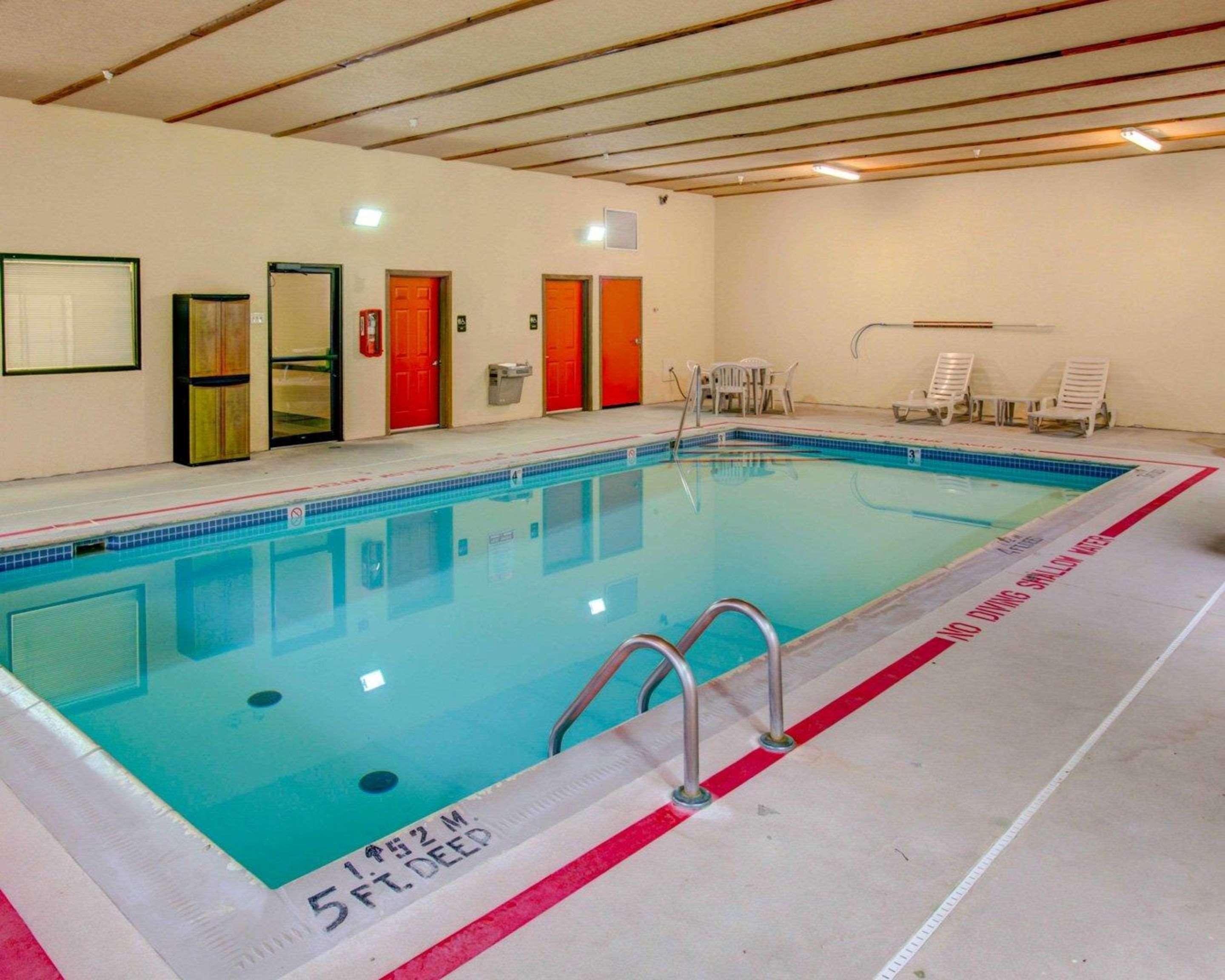 Comfort Suites Pittsburgh Airport Robinson Township  Exterior photo